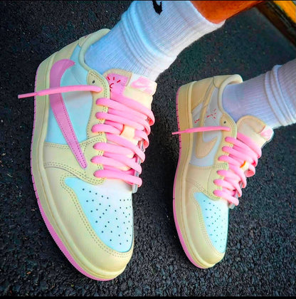 Air jordan 1 low X Travis Scott , 
Size 36 to 46 , 
240 dhs✅

Zain196
♥️♥️♥️
