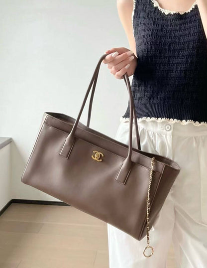 Chanel
Mastser✅✅
310 dhs🇦🇪🇦🇪

Zain153
♥️♥️♥️