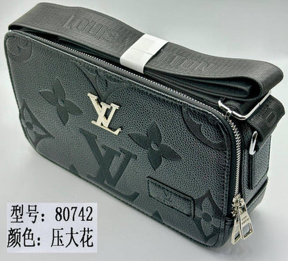Bags
80 dhs✅

Zain182
♥️♥️♥️