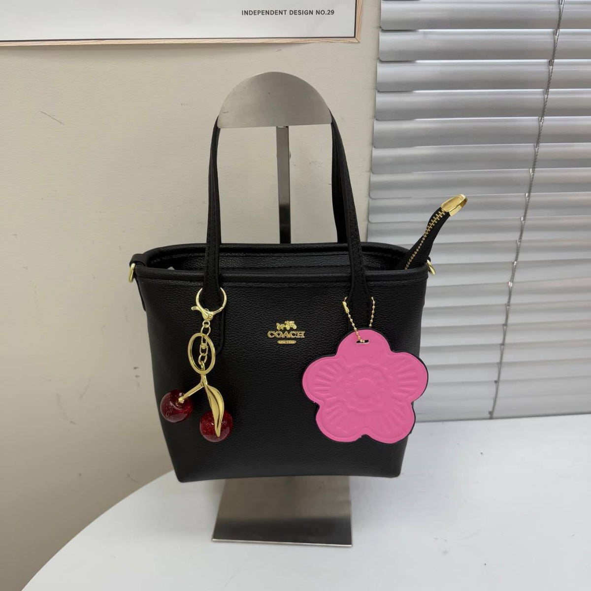 Coach 

With cherry 

With flower charm
With long sling 

70 dhs🇦🇪🇦🇪

Zain232
♥️♥️♥️