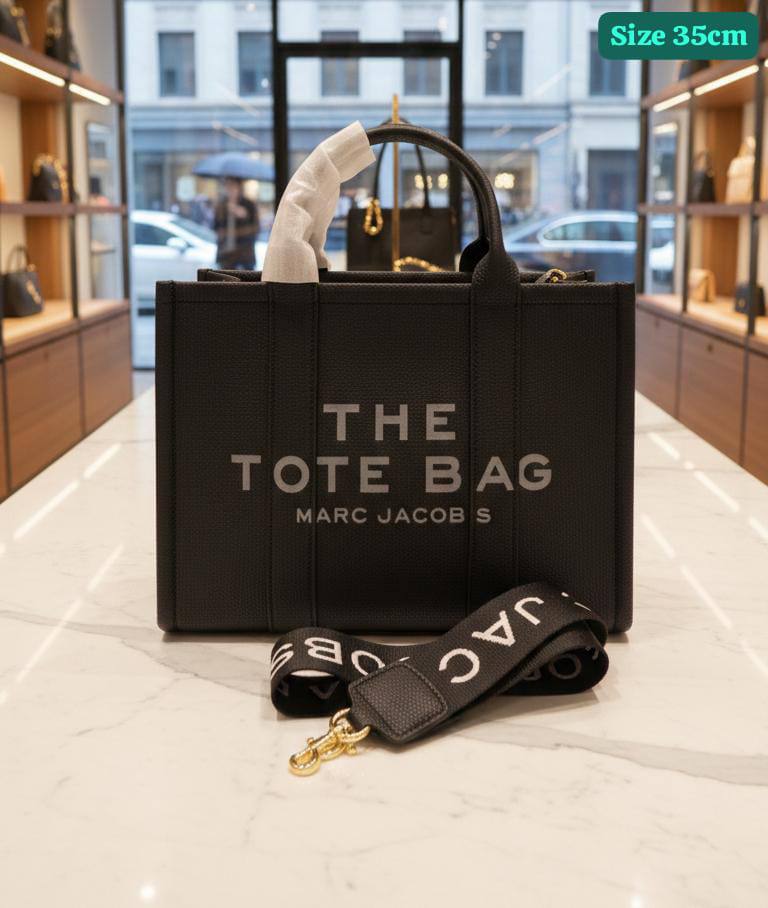 Marc Jacobs
Good quality 
with box 
125 dhs✅

Zain186
♥️♥️♥️