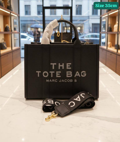 Marc Jacobs
Good quality 
with box 
125 dhs✅

Zain186
♥️♥️♥️