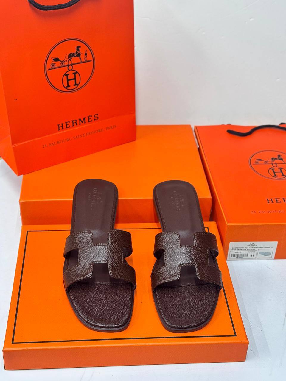 HERMES 
90 dhs✅
Size 36-41

Zain21
♥️♥️♥️