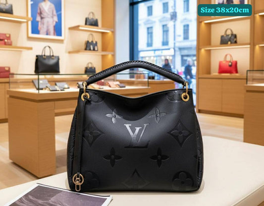 Miu Miu
Good quality 
95 dhs🪙💕

Zain186
♥️♥️♥️