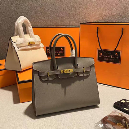 Hermes 
Best quality with box’s 
120 dhs✅
size 25 CM

Zain290
♥️♥️♥️