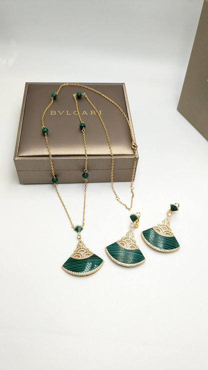 Bvlgari Set
*Master Quality* 
*Necklace & Earrings*
230 dhs💓 with Normal Box 🎁
250 dhs💓 with Good Box 🎁
280 dhs💓 with Master Box 🎁

Zain210
♥️♥️♥️