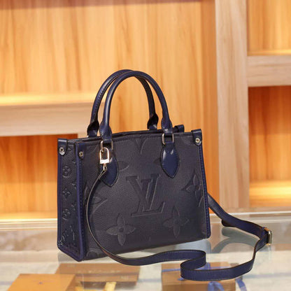 LV
Best quality 

with box’s🎁

90 dhs✅
size 26 cm

Zain290
♥️♥️♥️
