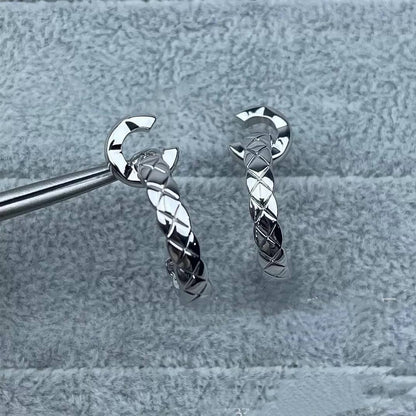 CHANEL ❤️‍🔥*
Earring 🦋
Master quality 💯
With normal boxes 🗃️ 
50 dhs💓
With master box 📦 
65 dhs💓

Zain216
♥️♥️♥️
