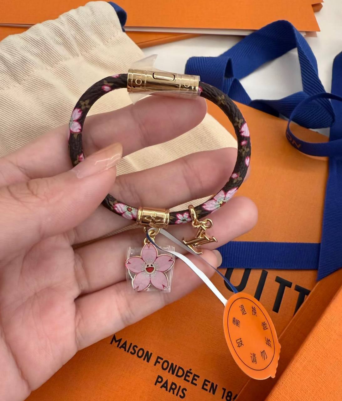 LV Bracelet* 🦋
Master Quality 

*60* AED normal box 📦

Zain48
♥️♥️♥️