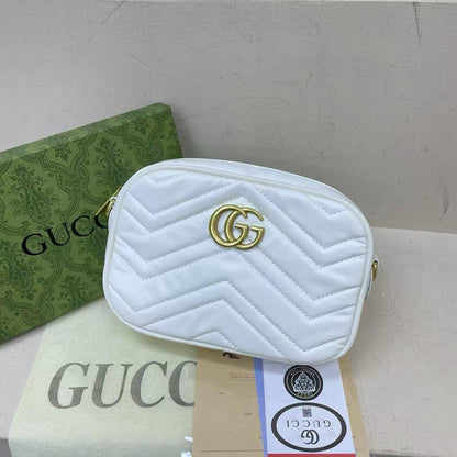 Gucci

23*16*7cm

With box 
🎁🎁🎁

60 dhs✅

Zain17
♥️♥️♥️