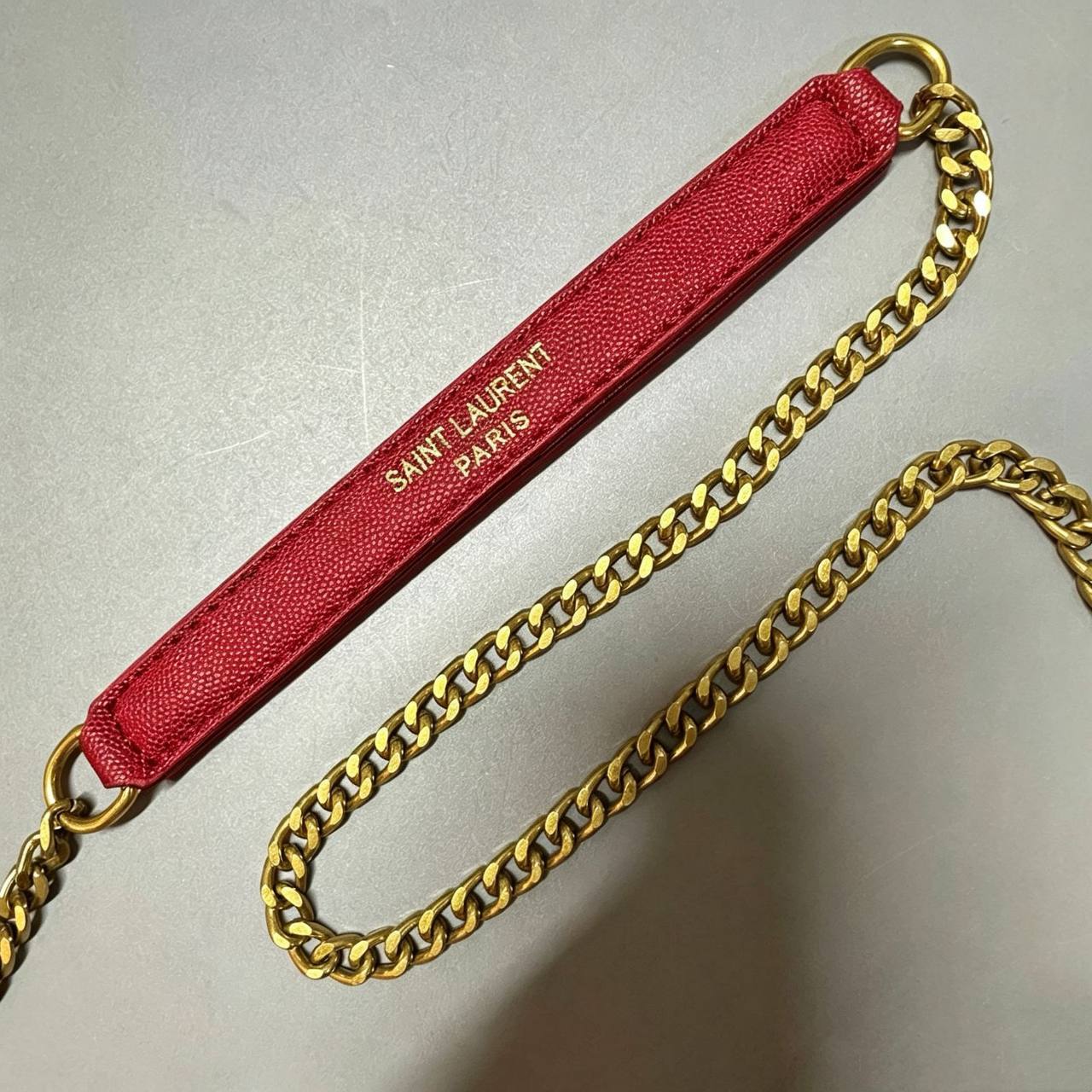 YSL

 GOOD QUALITY

 WITH BOX
🎁🎁🎁

95 dhs✅

Zain39
♥️♥️♥️

Prada