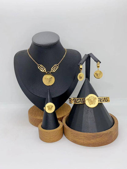 *Stainless steel SET 💯*
Necklace ❤️‍🩹
Earring 🍁
Breslat ❣️
Ring 💍 free size
With normal boxes 📦 
And paper bag 🛍️
45 dhs🪙🌨️

Zain216
♥️♥️♥️
