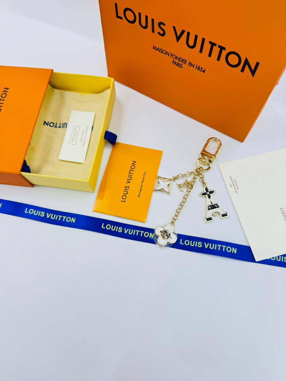 *Key Chain ❤️‍🔥*
Master quality 💯
With normal boxes 📦 
45 dhs✅
With master box 🗃️ 
70 dhs✅

Zain216
♥️♥️♥️