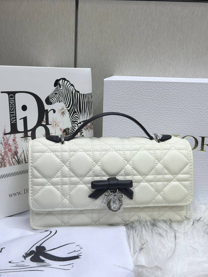 Dior 
Master
size 21x12cm

310 dhs✅

With box
🎁🎁🎁

Zain189
♥️♥️♥️
