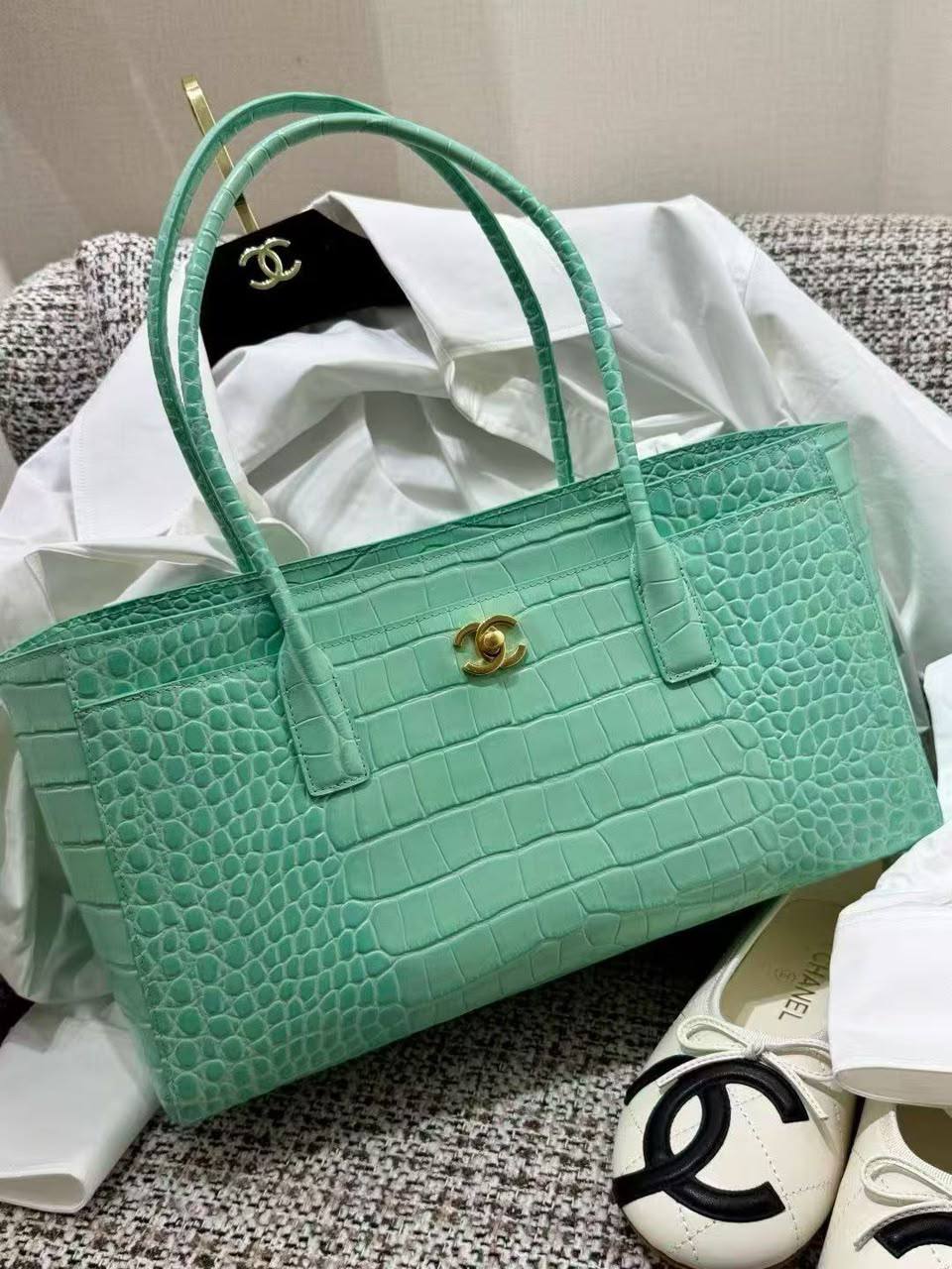 Chanel

330 dhs🇦🇪🇦🇪

Zain132
♥️♥️♥️