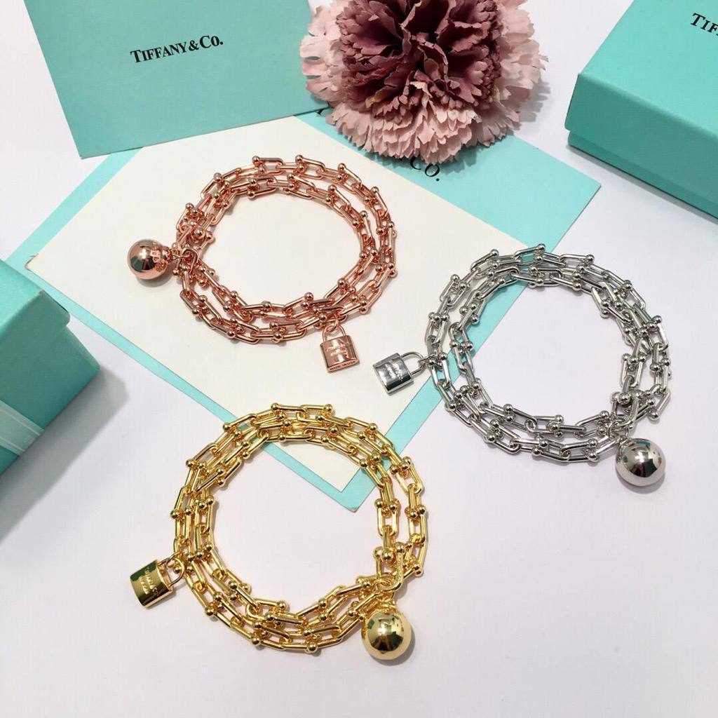 TIFFANY BRACELET 
MASTER

100 dhs🇦🇪🇦🇪

WITH BOX AND PAPER BAG
🎁🛍️

Zain89
♥️♥️♥️