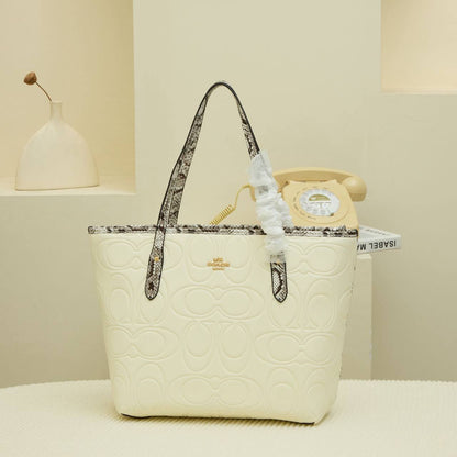 COACH TOTE BAGS
Size 30-42cm
with zipper 

110 dhs✅

Zain254
♥️♥️♥️