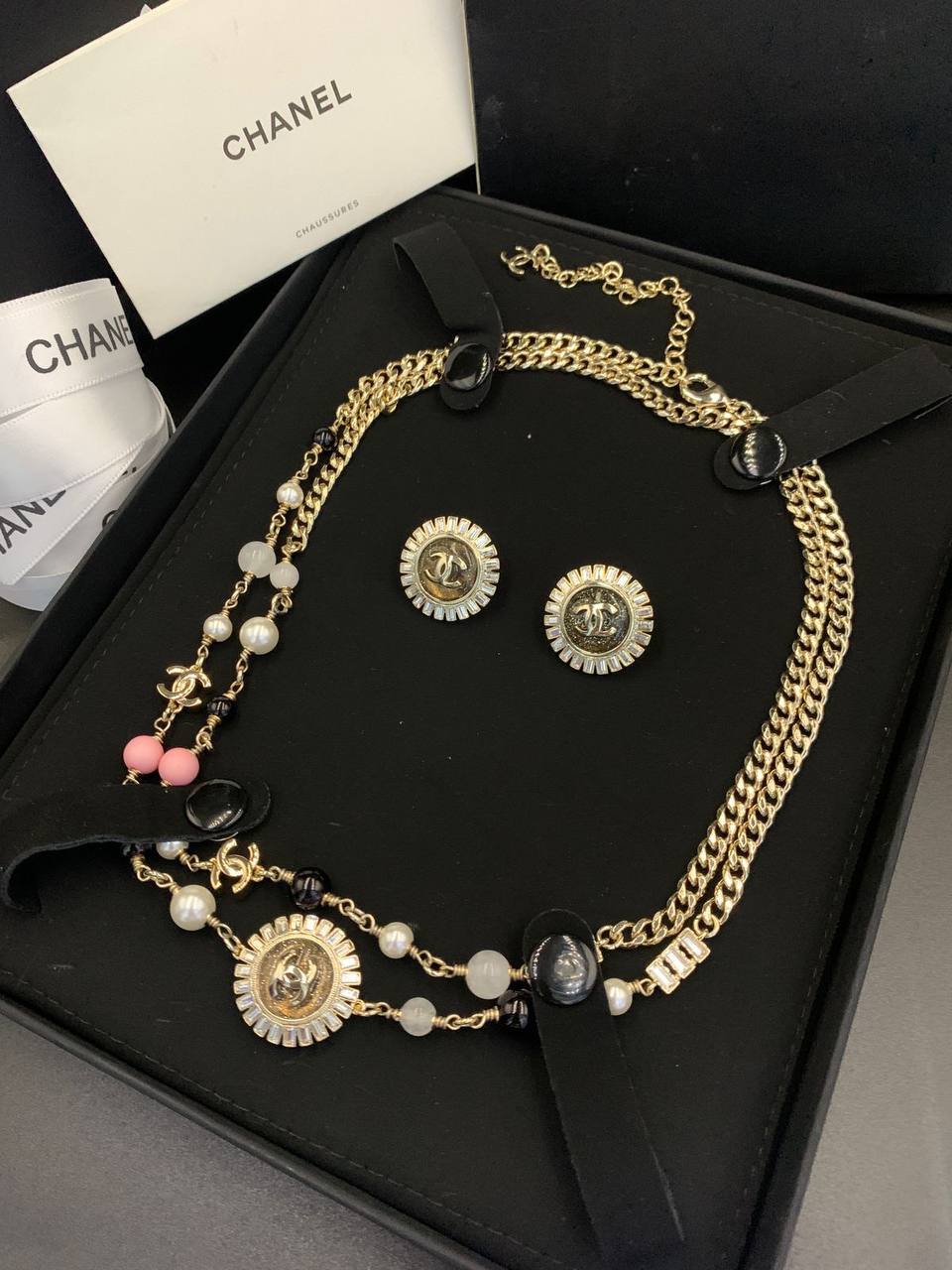 CHANEL 
SET MASTER💫✨
NECKLACE EARRINGS
WITH  SMALL BOX AND PAPER BAG🛍️🎁
160 DHS🇦🇪🇦🇪

Zain89
♥️♥️♥️