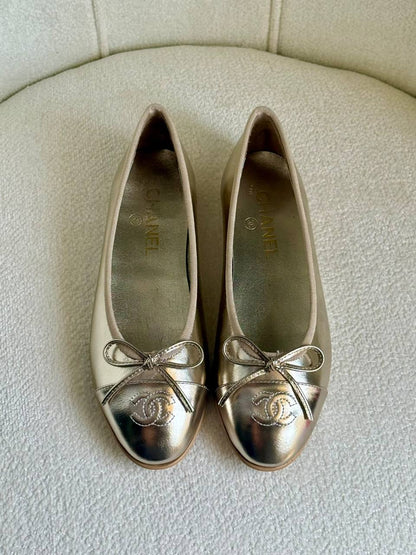 chanel

 Super AAA + Quality 💯 

With original packing🎁🎁
 SIZE:36and42

Available now 
430 dhs🇦🇪🇦🇪

Zain309
♥️♥️♥️