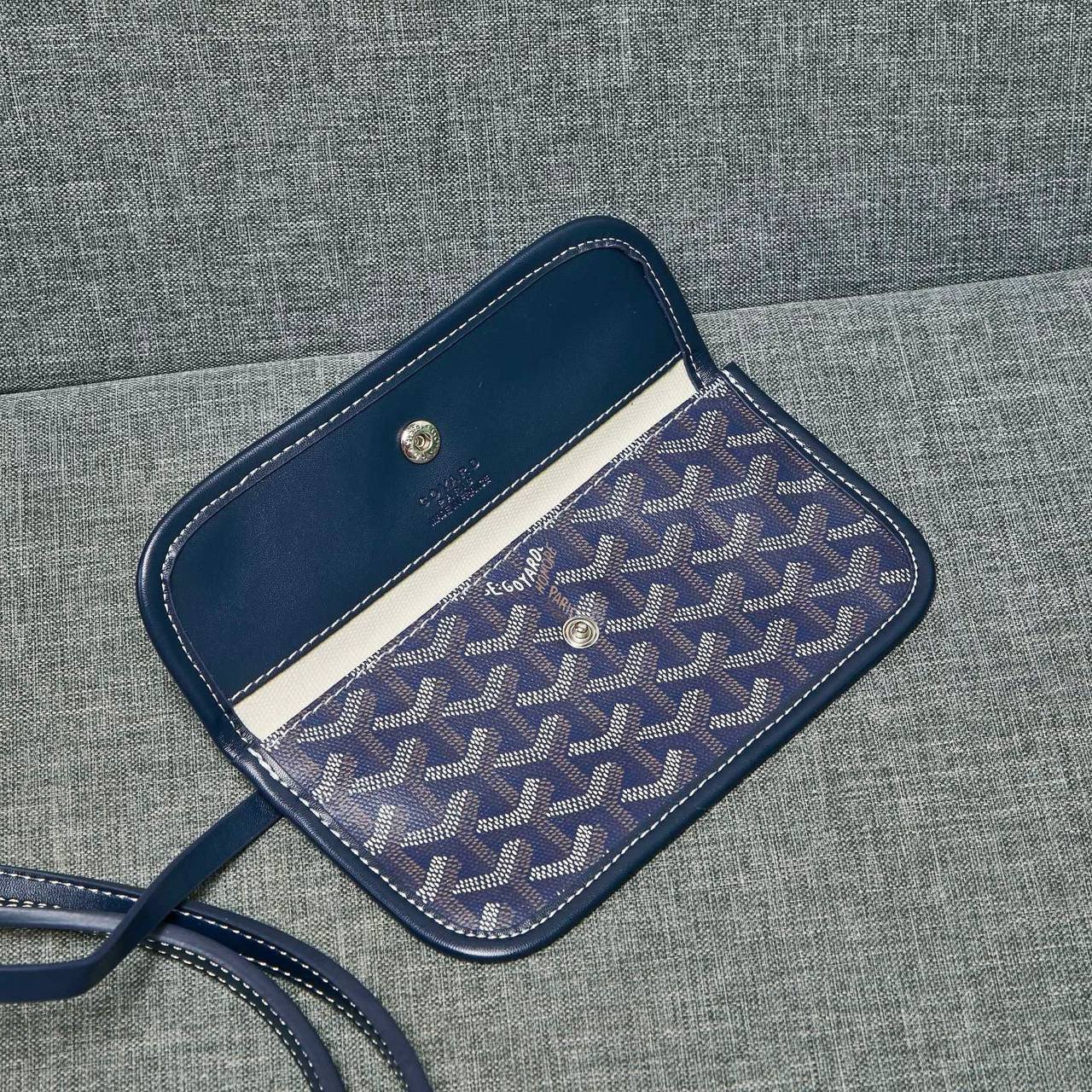 GOYARD 
GOOD QUALITY 
85 dhs✅

Zain295
♥️♥️♥️