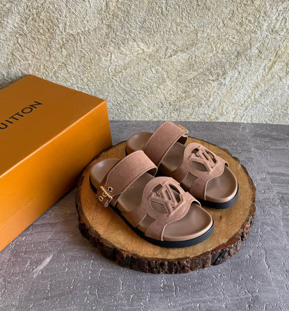 LV
SuperMaster Quality 💯
450 dhs🇦🇪🇦🇪
Size: 36-41💥

Zain171
♥️♥️♥️