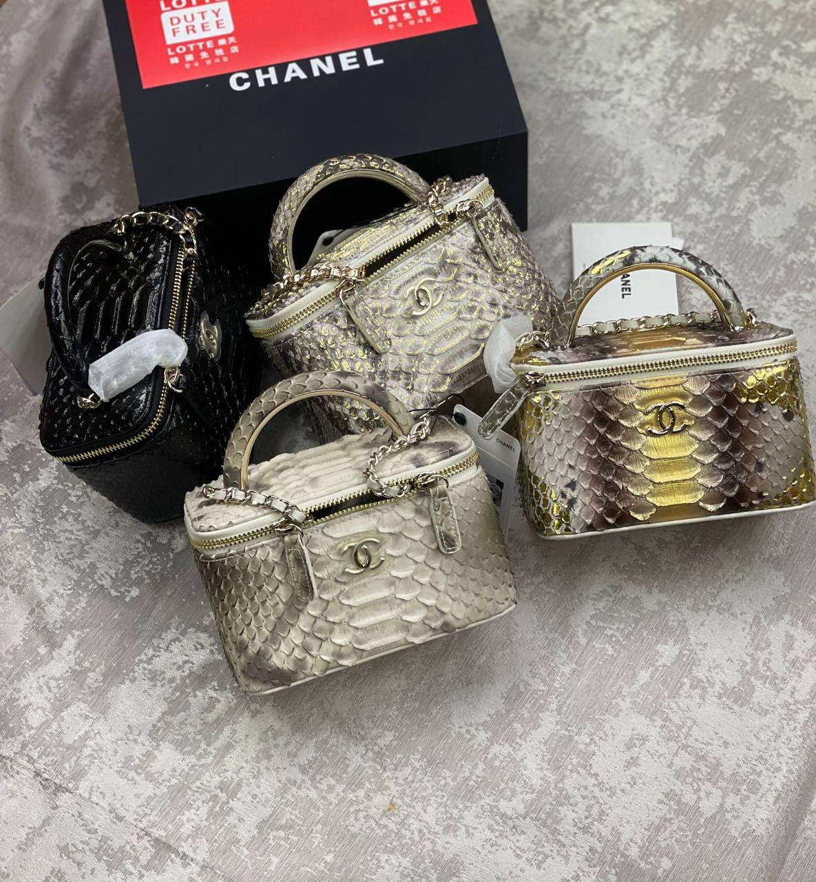 Chanel
High Quality
350 dhs✅

Zain175
♥️♥️♥️