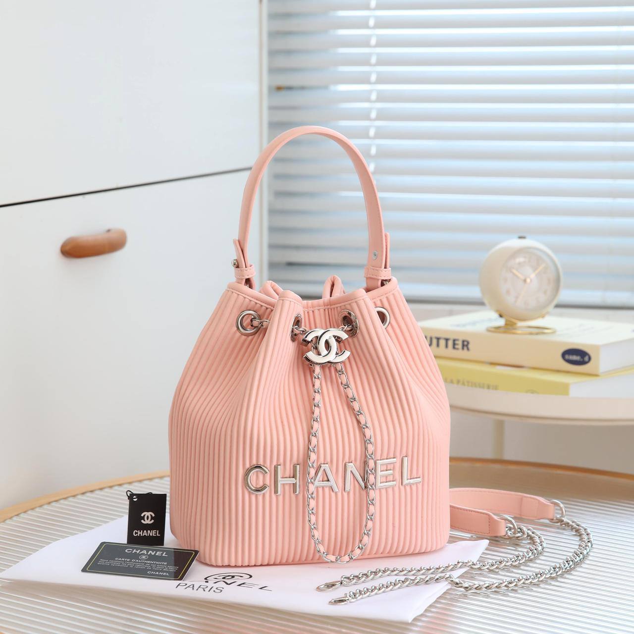 Chanel

With box 
 🎁🎁🎁

110 dhs💓

Zain136
♥️♥️♥️