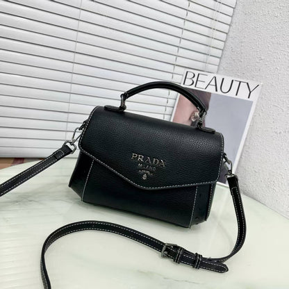 PRADA 
GOOD quality 
95 dhs✅

Zain200
♥️♥️♥️