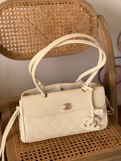 New Collection✨✨✨
CHANEL
30cm
420 dhs🇦🇪🇦🇪
*MASTER QUALITY*
With box🎁

Zain167
♥️♥️♥️