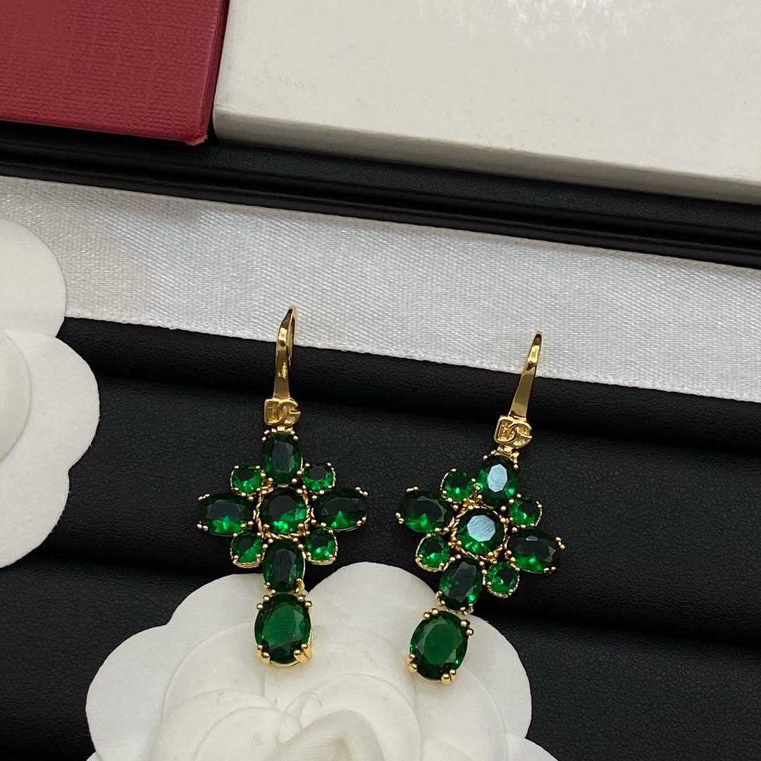 D&G

 Necklace 💥 Earring 🦋 Master quality 💯 With normal boxes 🗃️

105 dhs🇦🇪🇦🇪🇦🇪

Zain216
♥️♥️♥️