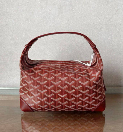 Goyard 
good quality 
with box 
🎁🎁🎁

120 dhs✅

Size : 25cm

Zain295
♥️♥️♥️