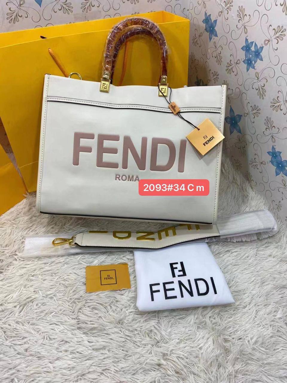 Fendi   
105 dhs❣️

Zain253
♥️♥️♥️
