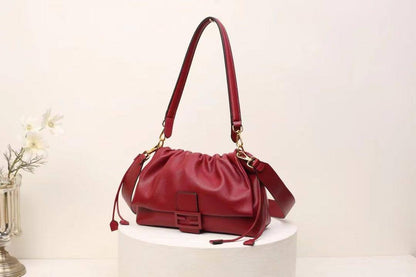 Fendi
100 dhs🇦🇪🇦🇪 
high quality  30cm

Zain26
♥️♥️♥️