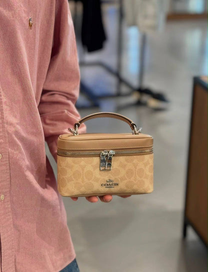 Coach
100 dhs✅
High-quality with box

Zain35
♥️♥️♥️