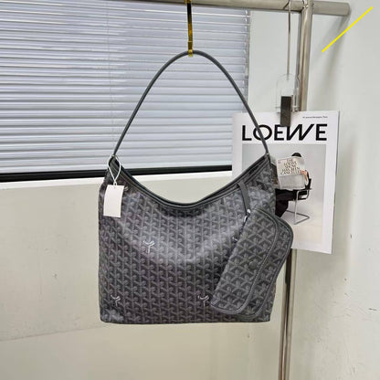Goyard
Size : 36x31x12cm

70 dhs💓

Zain232
♥️♥️♥️