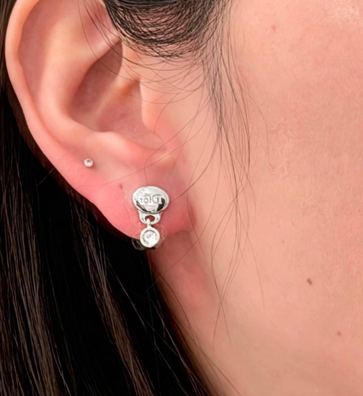 Dior❤️‍🔥*
Earring 🦋
Master quality 💯
With normal boxes 📦 
45 dhs✅
With master box 🗃️ 
60 dhs✅

Zain216
♥️♥️♥️