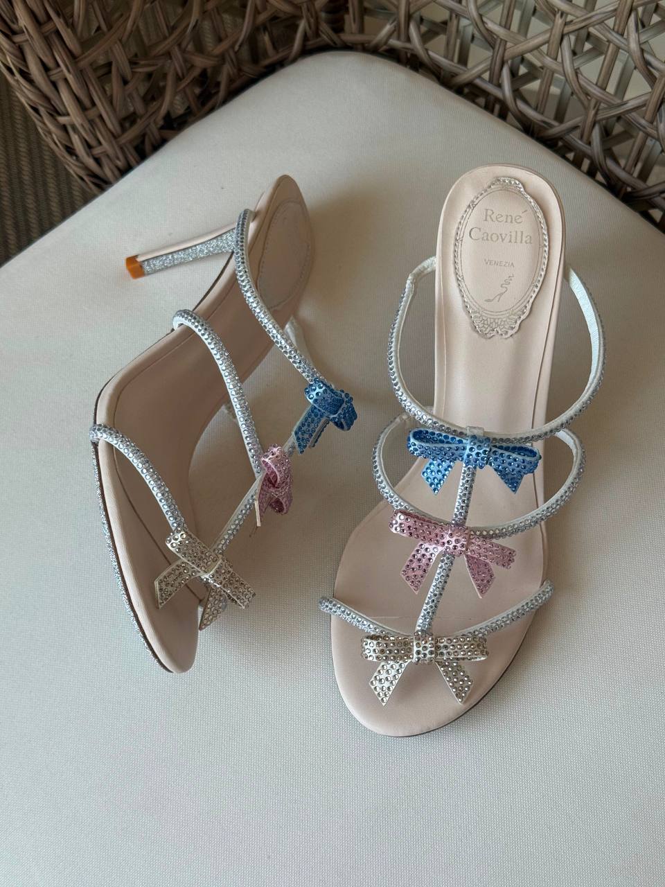 🖤✨  RENE COVALI  ✨🖤
🤩 Available New Arrival 🤩
😍😍 Super Master Quality 😍😍
👠 Size: 36 to 41
💎 Premium Quality
450 dhs✅

Zain198
♥️♥️♥️