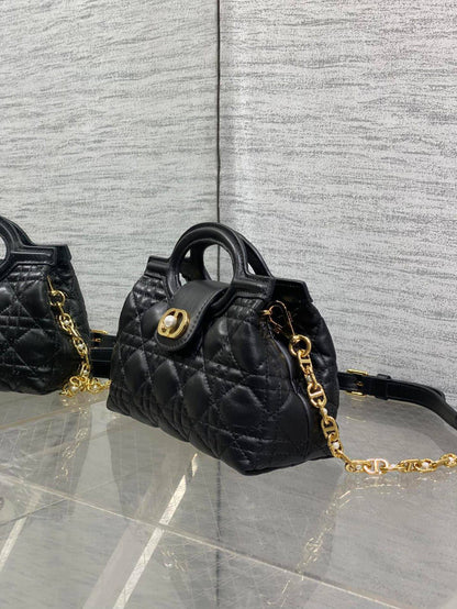 Dior Jolie Top Handle Mini Bag✅*
*Size 18 cm*
*Super Master*
For Price 👇 WTSP Text Zain 0568585901

Zain274
♥️♥️♥️