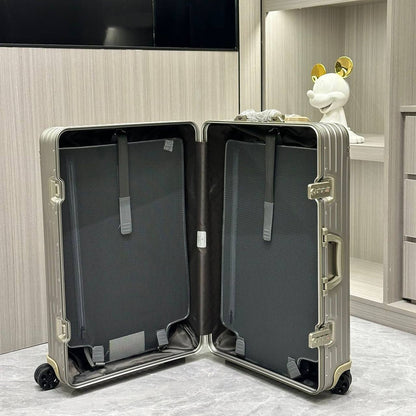 RIMOWA 
NEW CAME 
MASTER QUALITY 
BIG SIZE  100  DHS……🇦🇪
MEDUIM SIZE  850  DHS……🇦🇪
SMALL SIZE  750  DHS……🇦🇪

Zain39
♥️♥️♥️