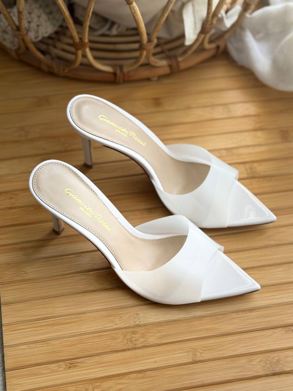 Gianvito Rossi
Super Master
𝗦𝗶𝘇𝗲 𝟯𝟲 𝘁𝗼𝗼 𝟰𝟭 
450 dhs💛

Zain303
♥️♥️♥️
