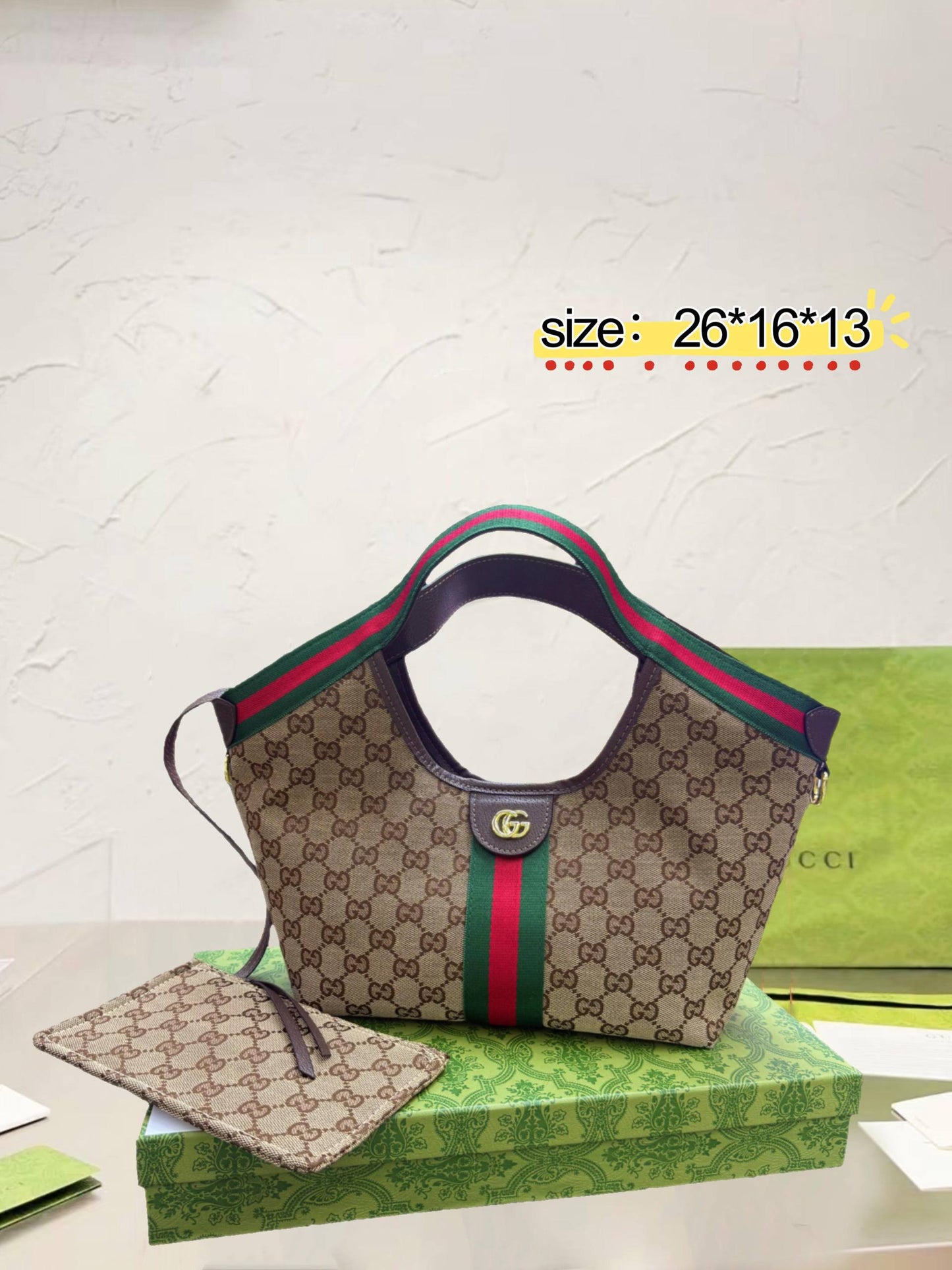 Gucci
✨✨NEW ✨✨
95 dhs❤️

with box
🎁🎁🎁

Zain38
♥️♥️♥️