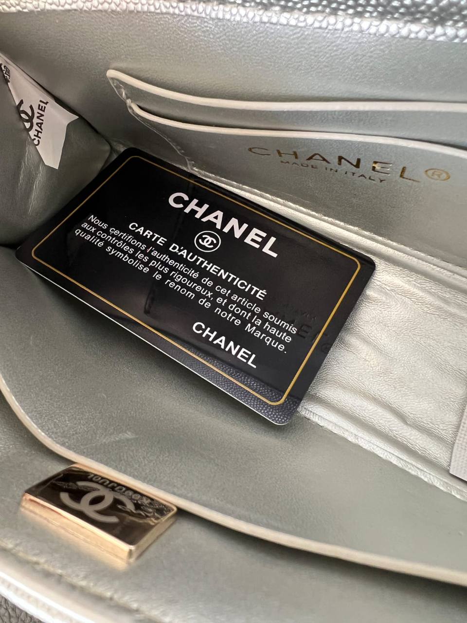 Chanel
95 dhs💓
with box
size 19cm

Zain41
♥️♥️♥️
