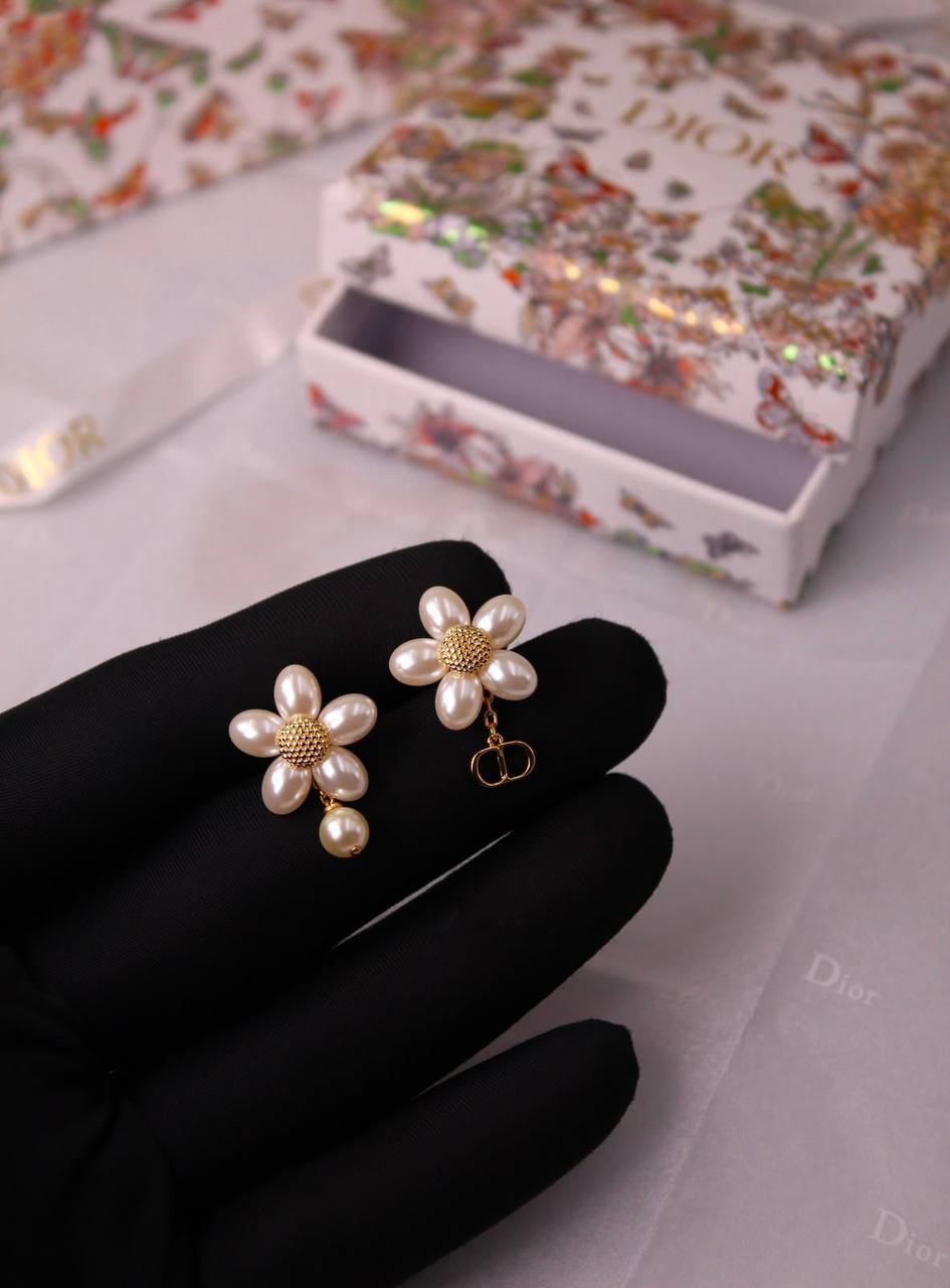 DIOR
* ⁠↗️ *Super Master Quality ®️*⬆️
* Dioriviera Brush & Bloom Full Set
Necklace, Earrings & Bracelet

Full Set
*260* with *Normal* Box & Bag
*310* with 1 *Original* 🎁 Box

Zain209
♥️♥️♥️