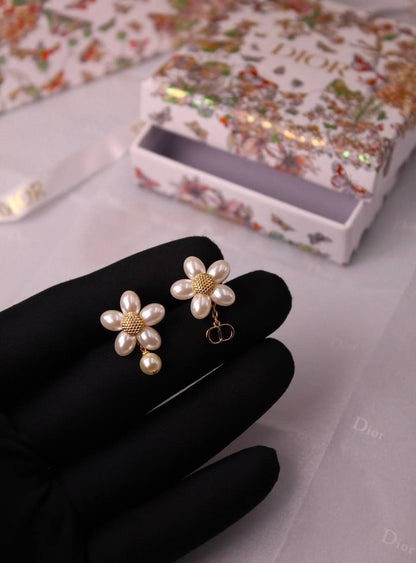 DIOR
* ⁠↗️ *Super Master Quality ®️*⬆️
* Dioriviera Brush & Bloom Full Set
Necklace, Earrings & Bracelet

Full Set
*260* with *Normal* Box & Bag
*310* with 1 *Original* 🎁 Box

Zain209
♥️♥️♥️