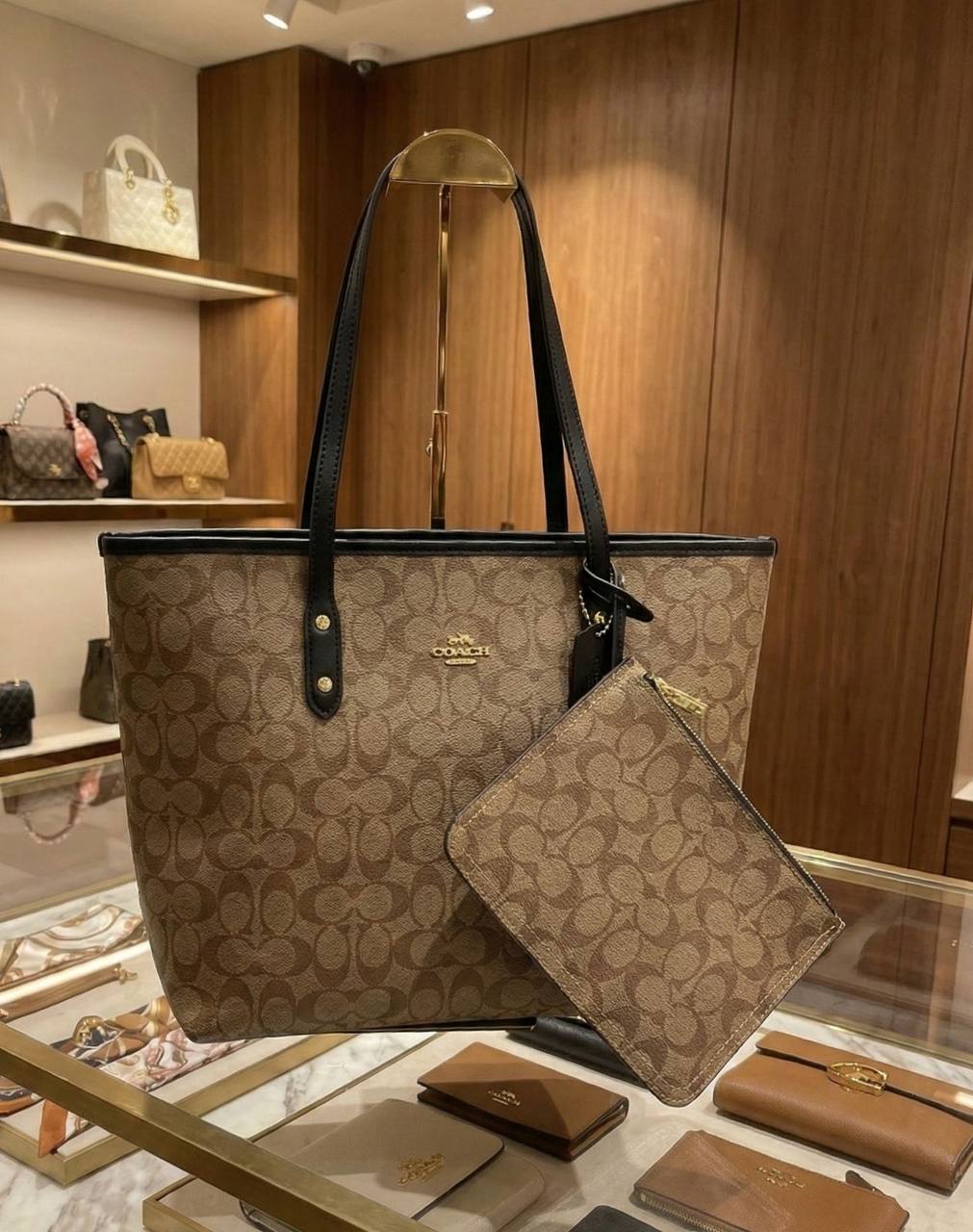COACH

95 dhs🪙🌨️

Size.        40 cm 

Zain175
♥️♥️♥️