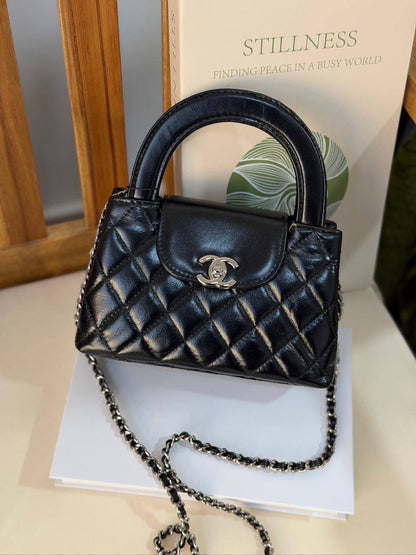 CHANEL 💫
Super Master Quality ⚡️
Original Packing 🎁
Size 19Cm📏

For Price 👇 WhatsApp✅
0568585901 
0507557372
0552275751 Owner Zain 👌

Zain321
♥️♥️♥️