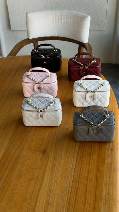 New collection ⚜️
CHANEL 💚
VIP quality 💎
Chanel Vanity with chain ✨
Size : 16 cm
For Price 👇 WhatsApp✅
0568585901 
0507557372
0552275751 Owner Zain 👌

Zain336
♥️♥️♥️