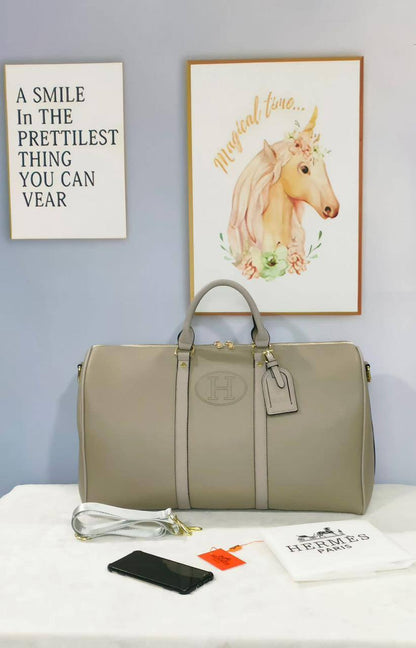 TLV Travel Bags

good quality

120 dhs✅
150 dhs✅

Zain137
♥️♥️♥️