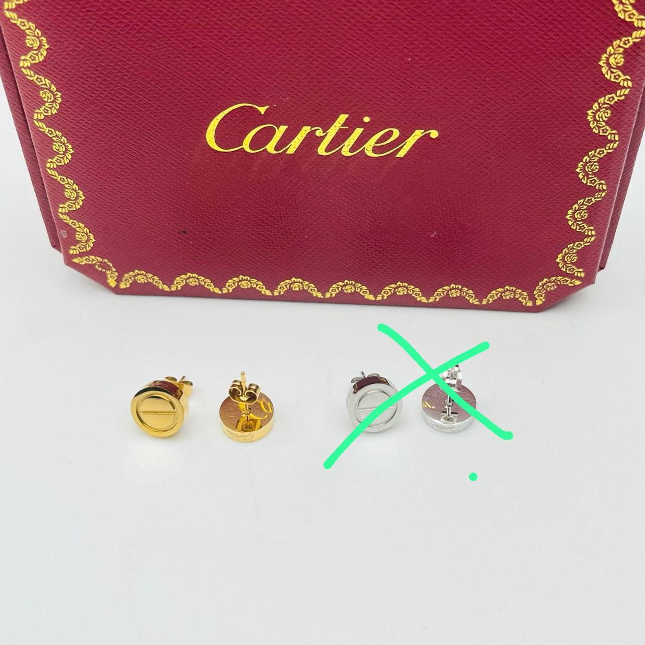 New arrival Cartier top quality Stainless steel with 18k gold plated earrings 
Non tarnish 
Offer price
 20 dhs✅/ pair without box

30 dhs✅ / pair with Cartier box and paperbag

Zain243
♥️♥️♥️