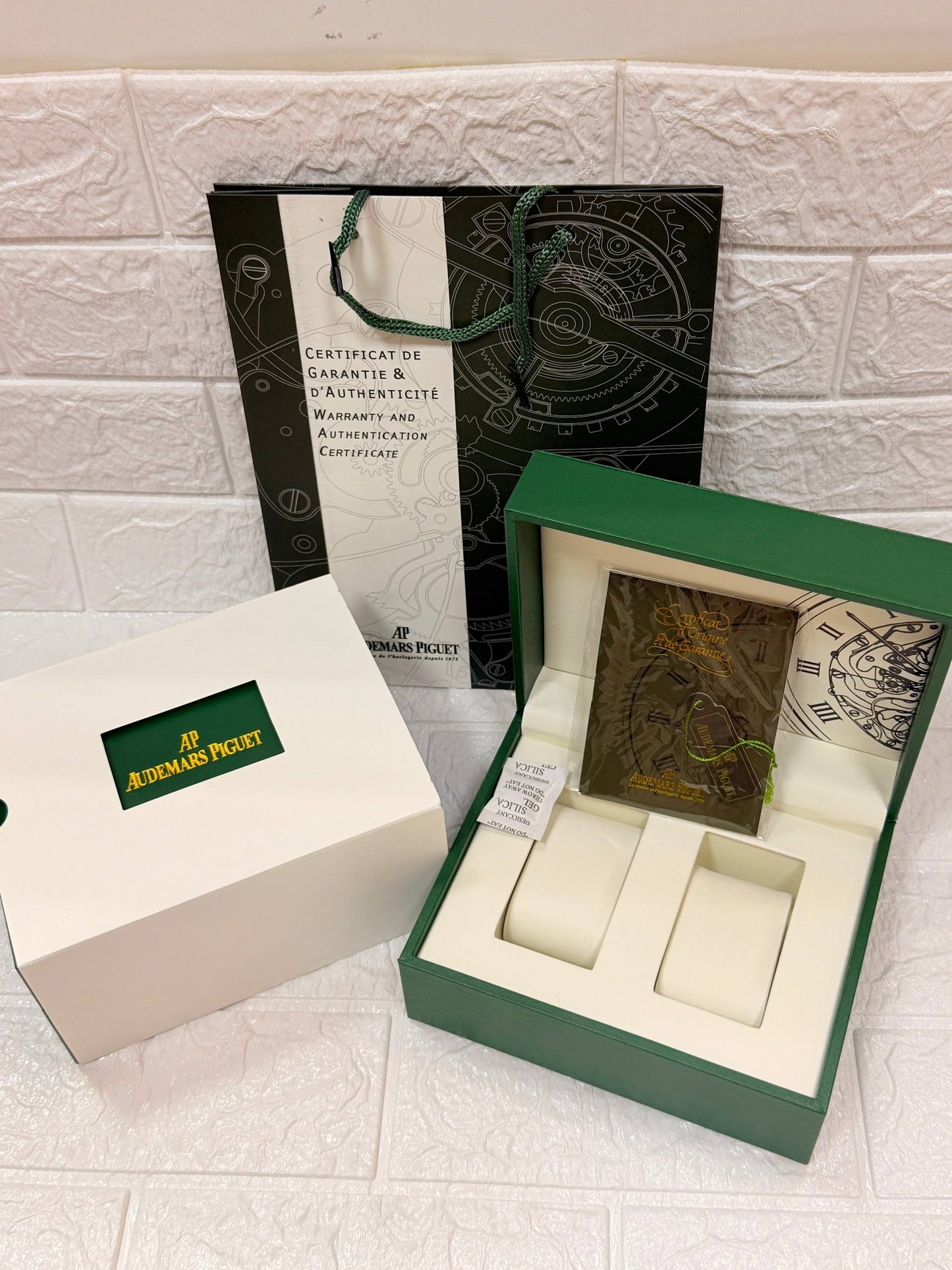 Couple Watch Boxes
Master
50 dhs✅

Zain85
♥️♥️♥️